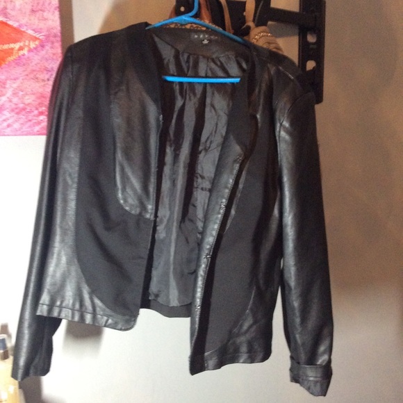 jacket - Picture 3 of 3